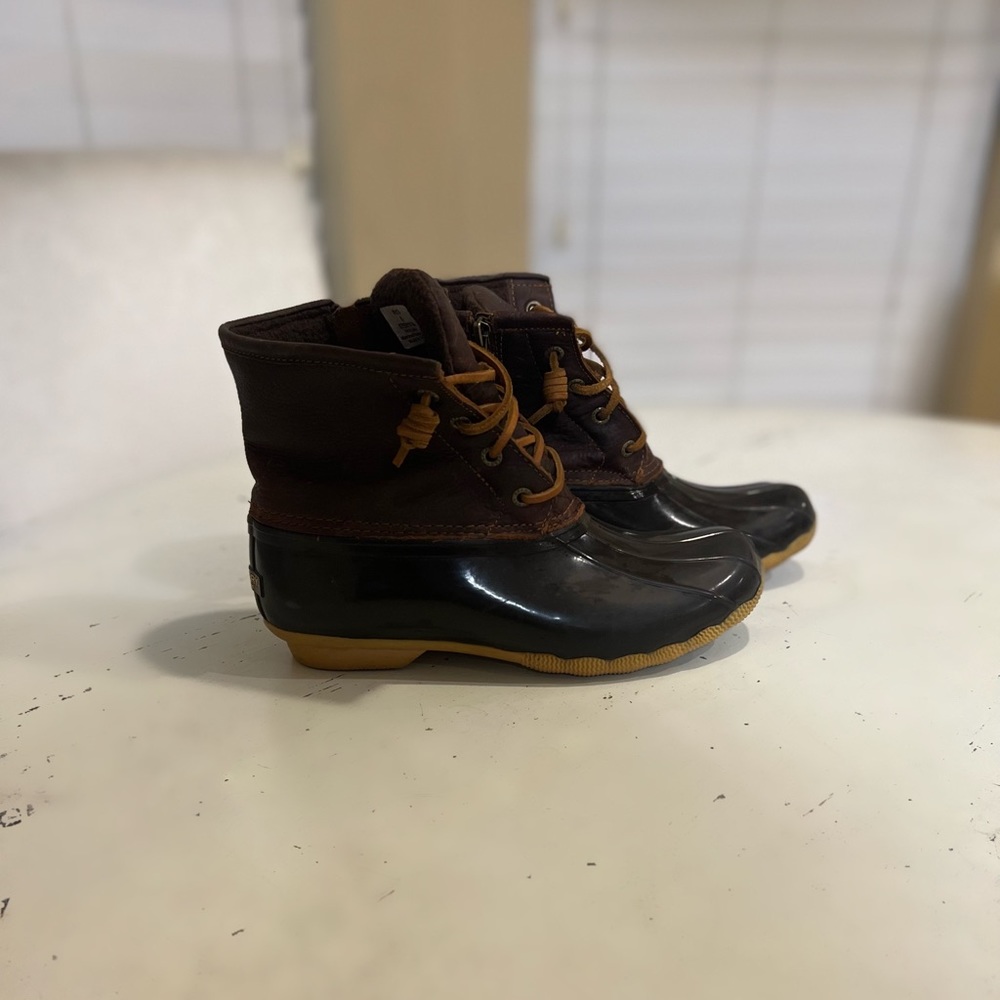 Sperry duck boots in great condition worn twice size 8 Tan & Brown